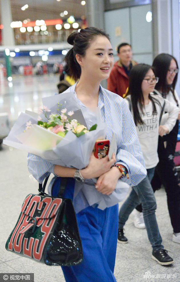 蒋欣谈身材问题:没必要瘦成骨感 圆润一点挺快乐