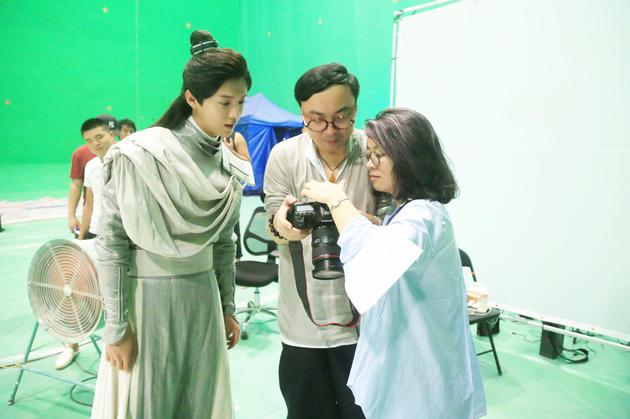 杨晓培与鹿晗在片场