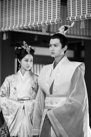  梁田在《思美人》中饰演屈原发妻