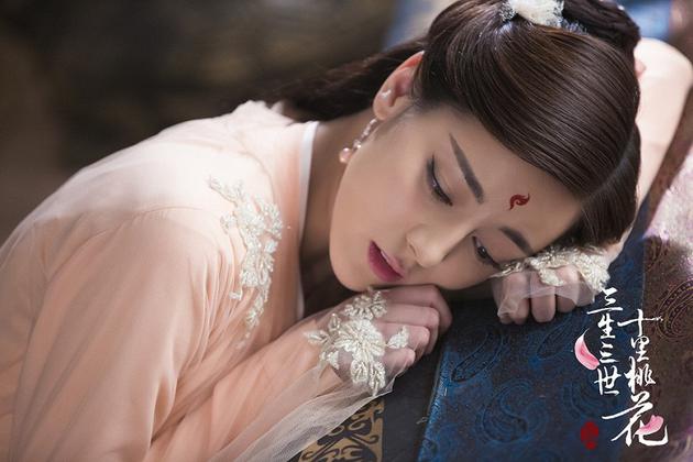 迪丽热巴饰白凤九