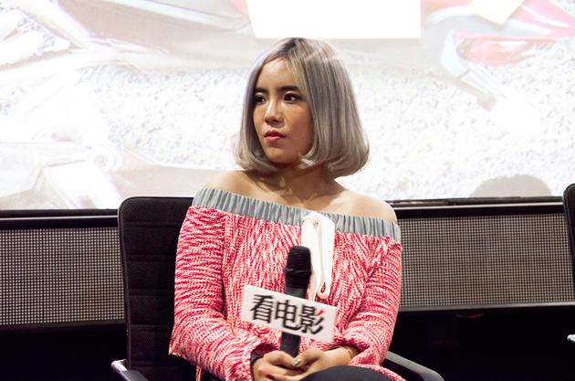 “我走路带风”展现女性独立、洒脱的爱情观