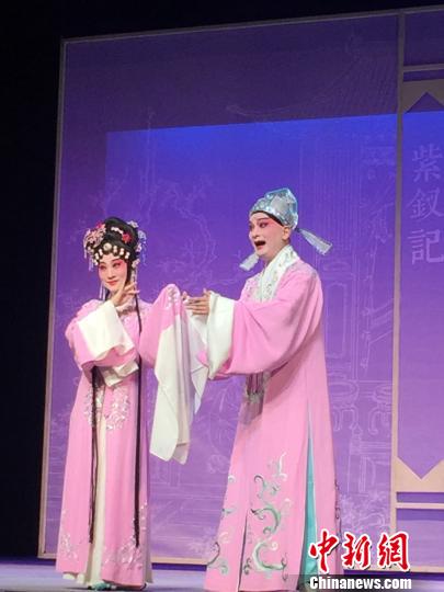 花园惊报 李凌 摄