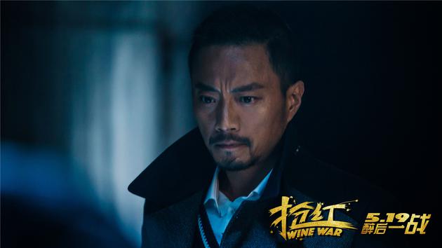 张涵予神色紧张