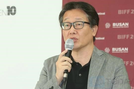 韩国导演金智奭