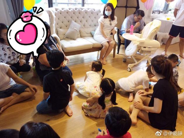 伊能静带女儿参加派对