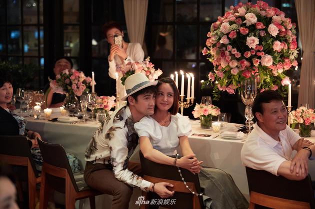 袁弘、张歆艺结婚一周年