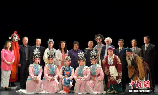 资料图：为庆祝中法建交50周年，由北方昆曲剧院排演的经典昆曲剧目《牡丹亭》在巴黎上演。