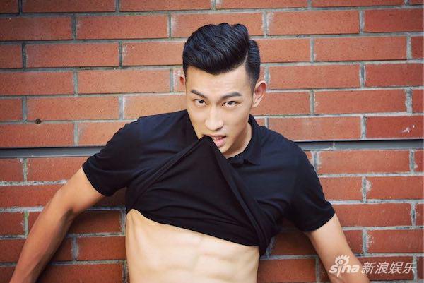 赵磊写真秀腹肌