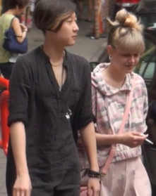 小龙女外国女生朋友家过夜 吴绮莉:她不会被带