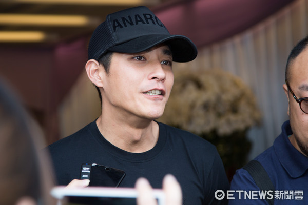 在猪哥亮灵堂大笑?蓝正龙秒泪崩:很荣幸跟他拍戏