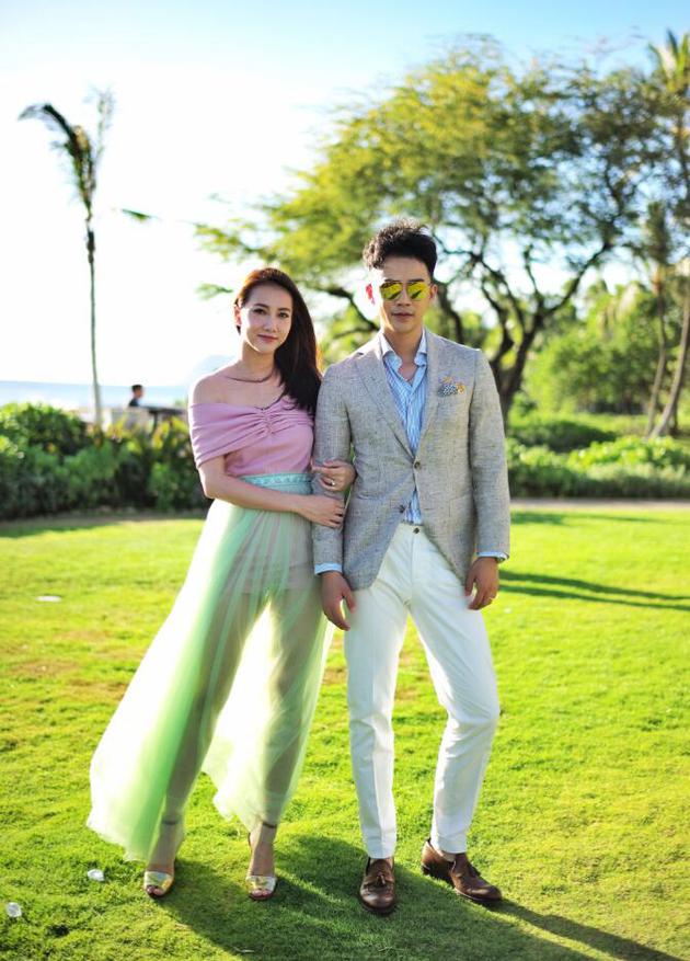 安以轩夏威夷大婚 “红娘”李茂弦子携手参加婚礼