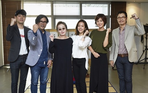 李秉宪、朴正民、尹汝贞主演的电影《那才是我的世界》