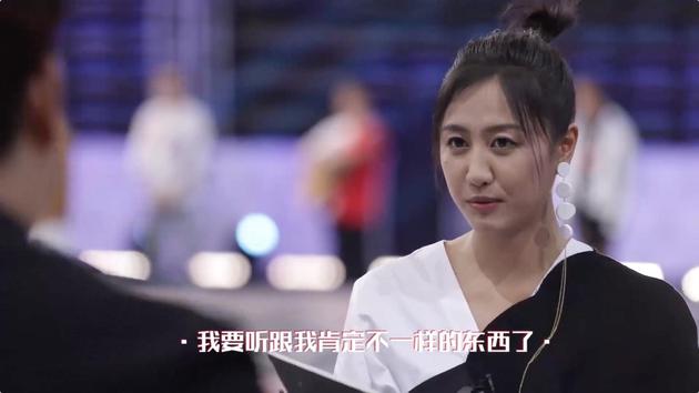 《快男》选手现场掏出黄瓜自弹自唱 陈粒大惊