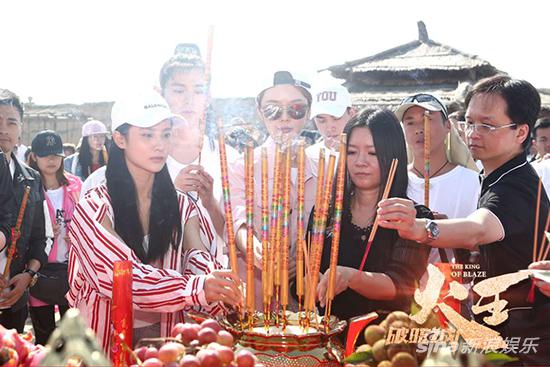 赖雨濛《火王》开机
