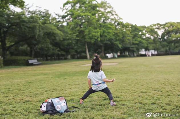 小花妹妹站姿霸气