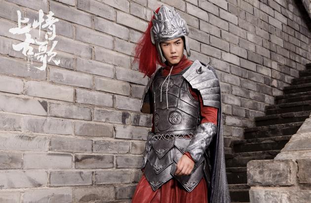 李昕哲饰兴汒 披铠甲上战场