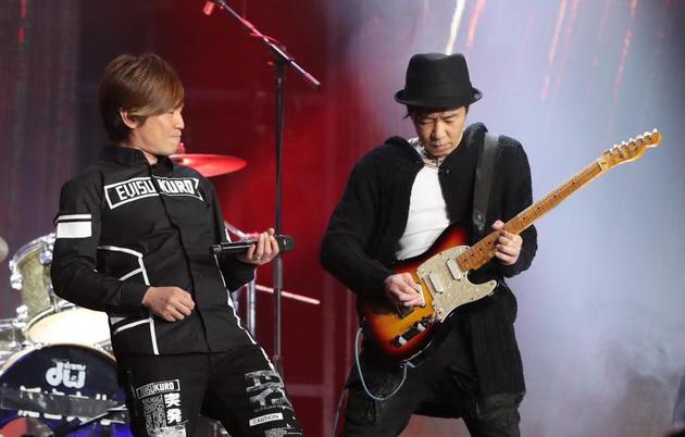 叶世荣黄贯中同台献唱 《海阔天空》缅怀黄家