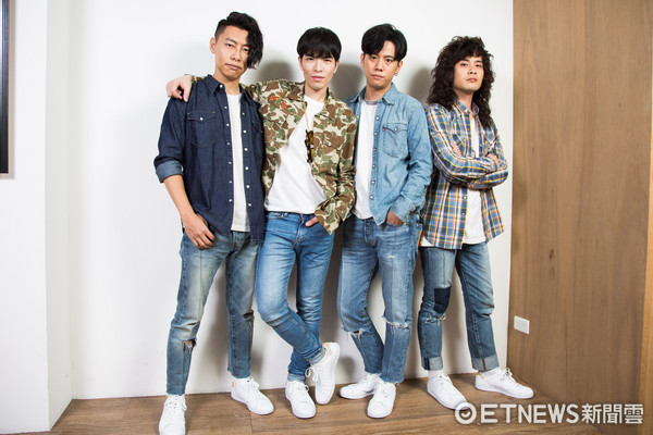 阿矩(左一)、小强(右二)及力Q