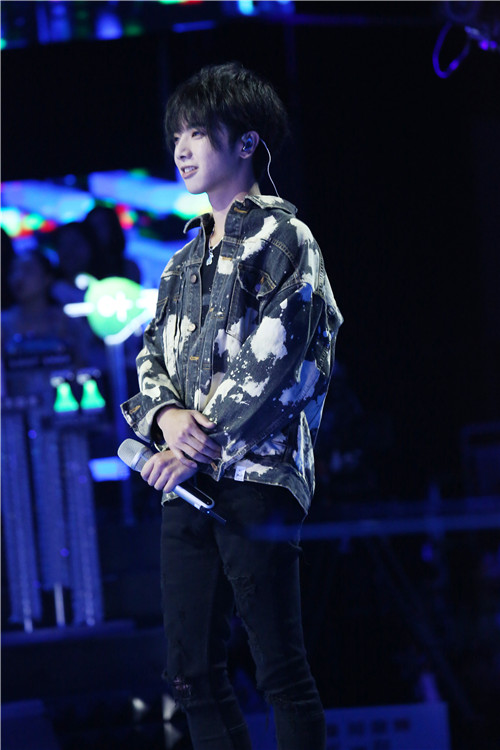 华晨宇心疼歌迷翻唱《我管你》 怪自己写歌太