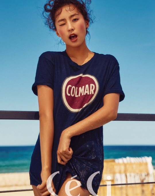韩国女艺人尹宝拉拍杂志写真性感身材抢镜