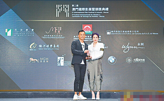 杨千嬅(右)和周焯华宣传澳门国际影展