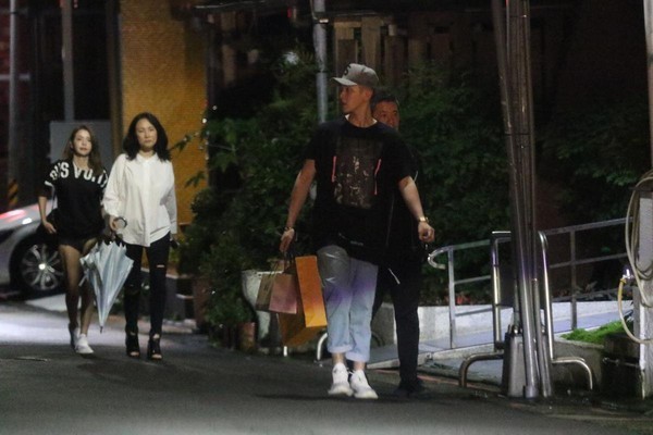 柯震东一家三口和李毓芬