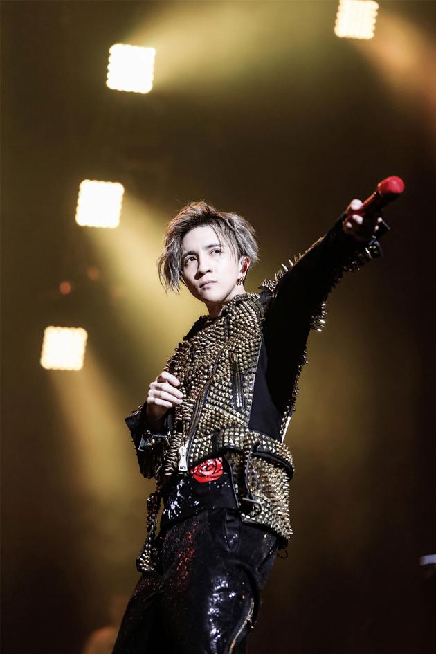 薛之谦劲歌热舞