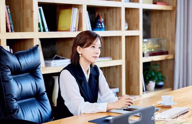 偶像剧《路从今夜白》杀青 岳菁蔚变身商界女