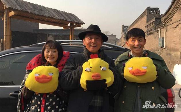 孙铱与哥哥们搞怪合照