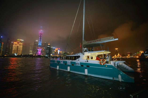 酒会为嘉宾特别提供了游艇夜游黄浦江环节