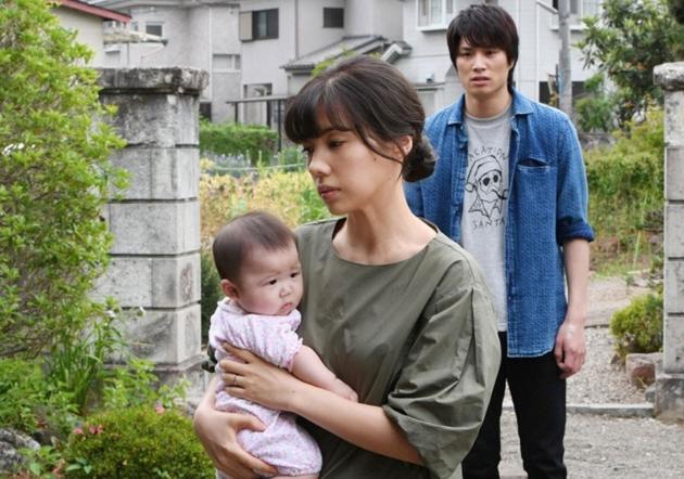 日剧《其实并不在乎你》最终回仲里依纱与铃木伸之剧照