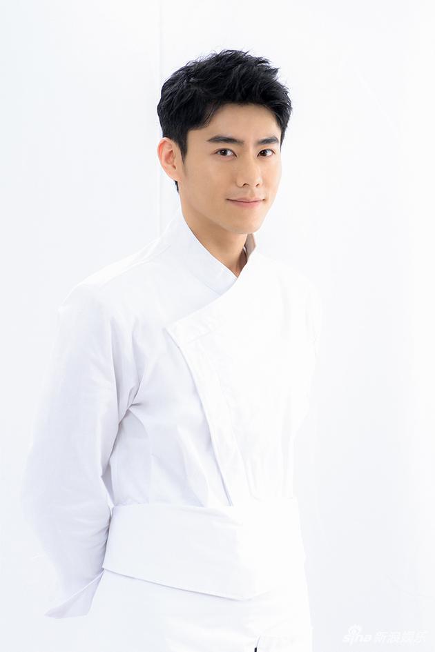 李程彬变帅气料理大师