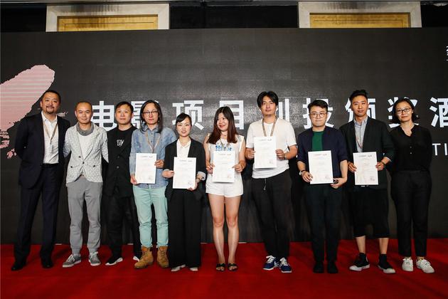 导演王念一出席颁奖仪式