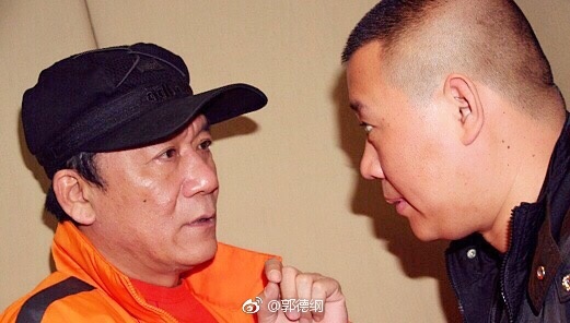 郭德纲晒合照悼念侯耀文
