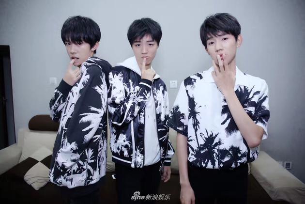 TFBOYS三小只合体啦！表情为何都这么傲娇这么撩