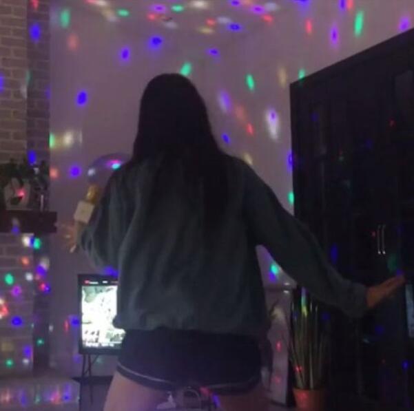 雪莉懒理网友抨击 KTV里兴奋扭腰唱歌心情大好|雪莉|KTV_新浪娱乐_新浪网