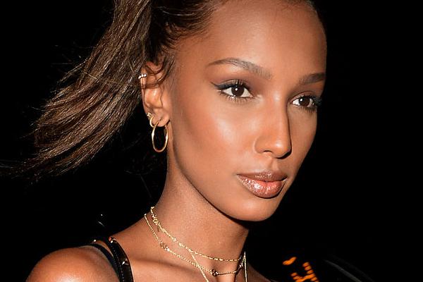 莫德里奇身价-爱游戏APP（中国）官方网站下载_AIYOUXI体育