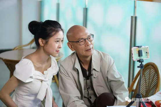 罗家英、欢欢女神与粉丝在线互动