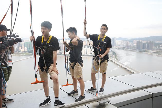 《高能》王大陆毕业执导秀 极致少年hold全场