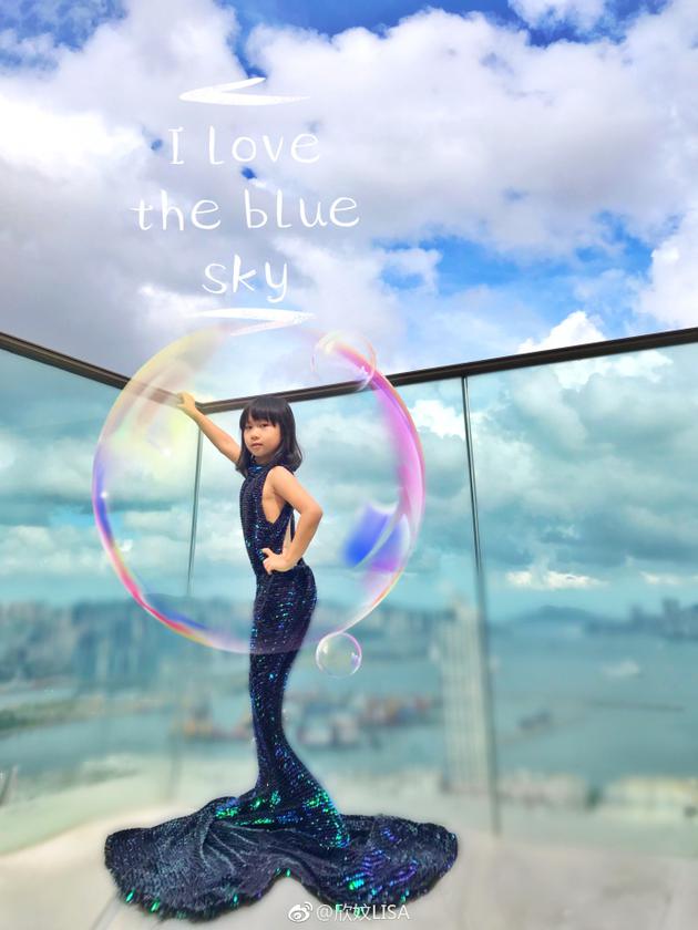 陈浩平易近女儿穿丽人鱼礼服