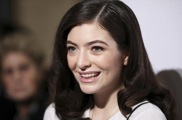 在最新一周的公告牌billboard 200专辑榜中,创作型摇滚女歌手lorde
