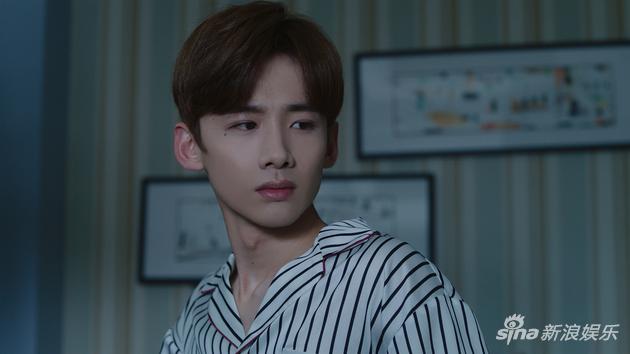 前女友变上司?《夏至未至》白敬亭被整狼狈不堪