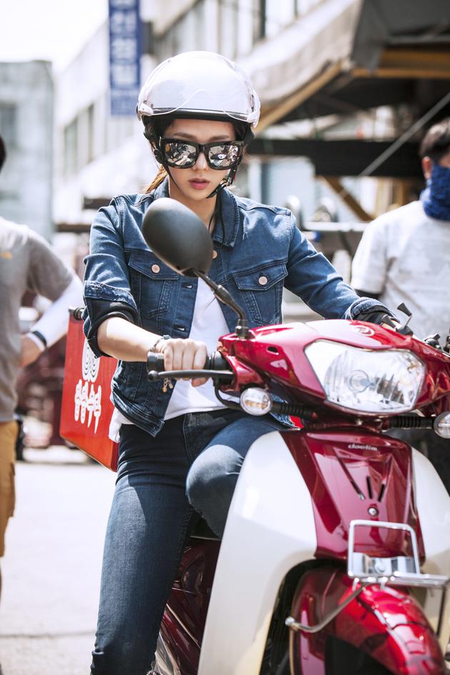 《最强送货员》剧照 蔡秀彬骑车帅气炫酷|最强