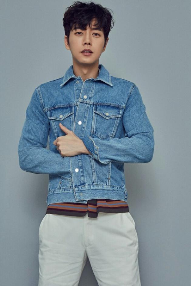 朴海镇忆故人表哀思为其守灵 感谢照顾与支持|朴海镇|故人|守灵_新浪娱乐_新浪网