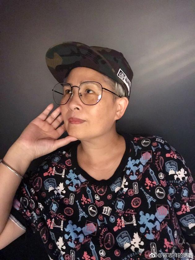 罗志祥妈妈晒照