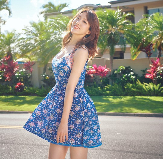 EXID成员Hani晒未公开杂志照 蓝裙清新沙滩风|Hani|沙滩|写真_新浪娱乐_新浪网