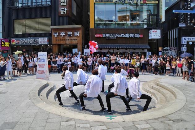 X-TIME《告白气球》玩衬衫诱惑 甜蜜笑容攻陷