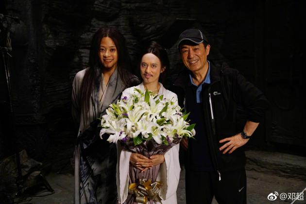 邓超换脸P图孙俪杀青照