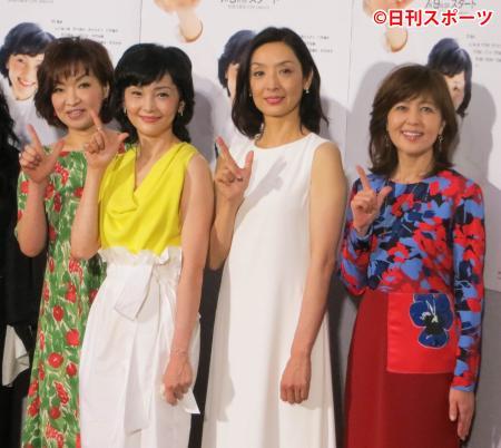 7月4日东京左起清水美智子、南果步、草刈民代、石野真子出席日剧《定年女子》记者见面会