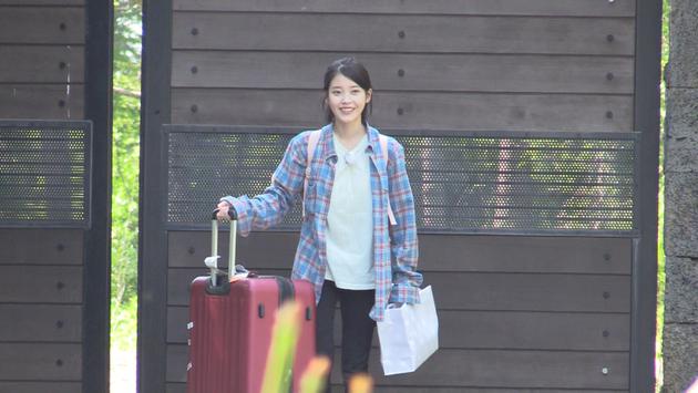 《孝利家民宿》IU首日上班 休息时间畅聊音乐